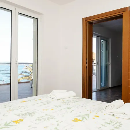 Iris Aparthotel 4*