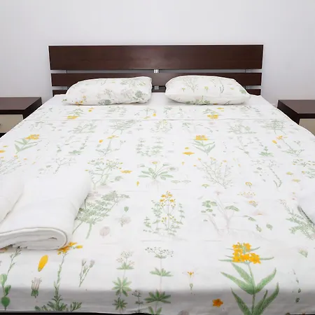 Iris Aparthotel