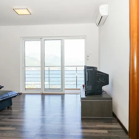 Iris Aparthotel