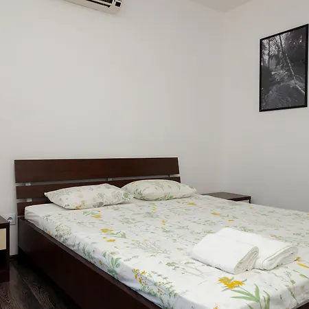 Iris Aparthotel