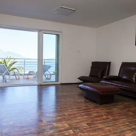Iris Aparthotel 4*