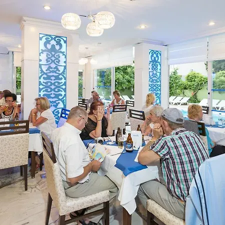 Aparthotel Iris 4*