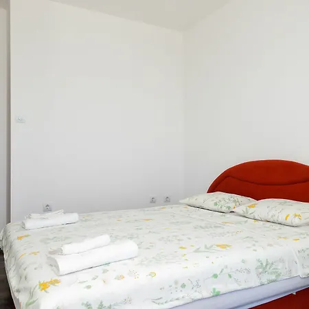 Iris Aparthotel 4*