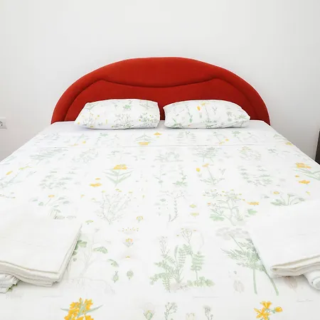 Iris Aparthotel 4*